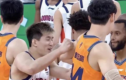 爱游戏(ayx)中国体育-欧联倒计时；深圳男篮今夜强势反弹；细节引发关注；赛场秩序良好；轮换策略成焦点的简单介绍