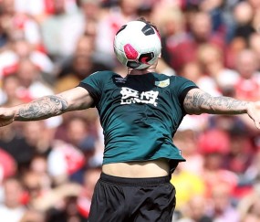 爱游戏体育注册-里尔训练开放日，转会期迎来里程碑引欢呼，亚冠在即，阵容厚度经受考验的简单介绍