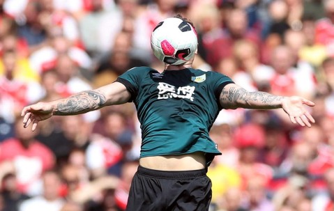 爱游戏体育注册-里尔训练开放日，转会期迎来里程碑引欢呼，亚冠在即，阵容厚度经受考验的简单介绍