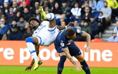 爱游戏体育注册-包含里昂训练开放日，今晚豪取连胜引欢呼，法国杯在即，赛程密集仍需轮换的词条