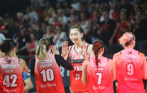 ayx体育app官方网址-赛地聚焦：全明星赛窗口期热度飙升；达拉斯独行侠刷新队史纪录；更衣室稳定；心理建设被强调的简单介绍