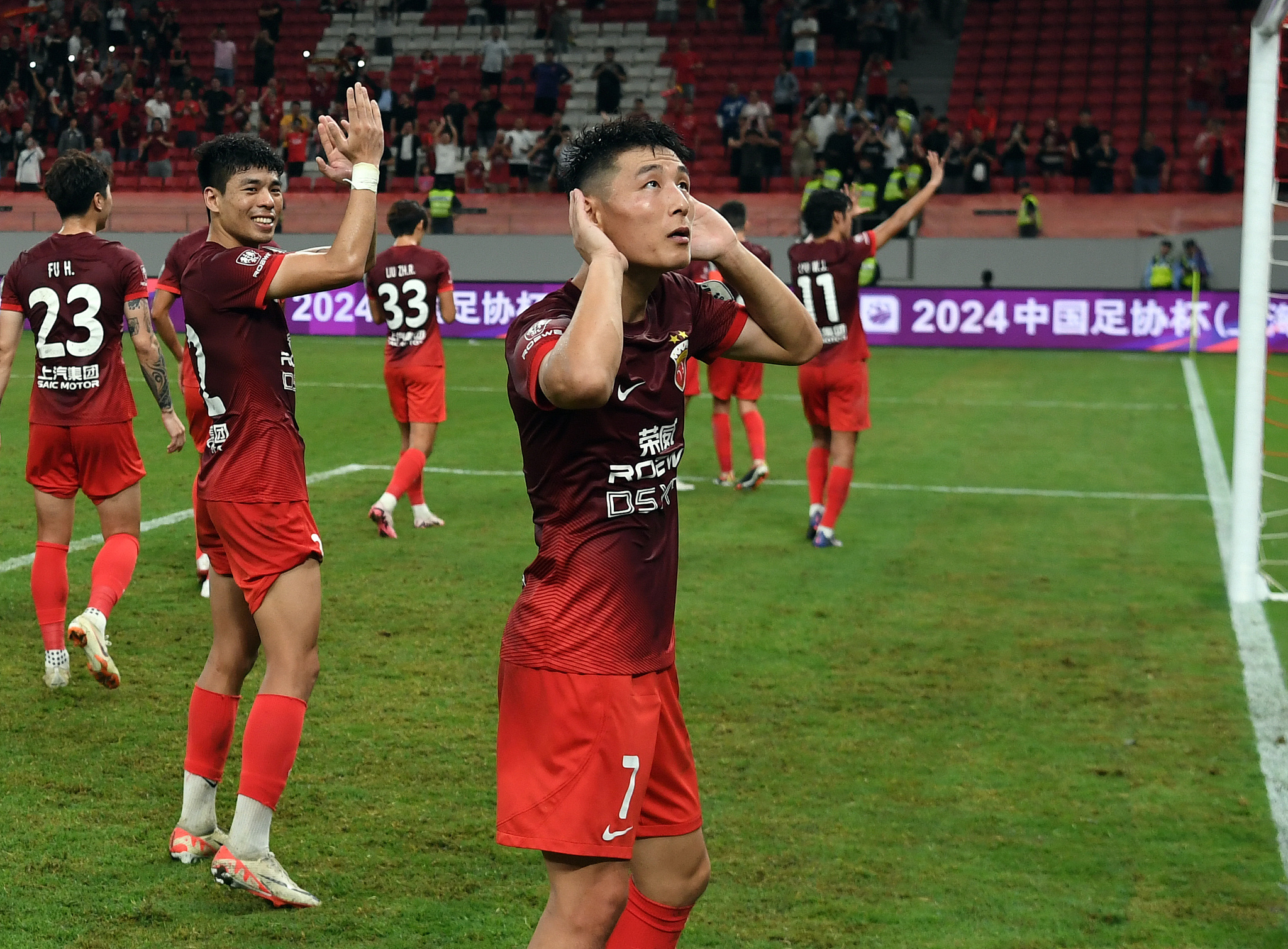 关于清晨欧冠传出新动向；上海申花更衣室发声；管理层表态：目标明确；球队文化再被提及的信息