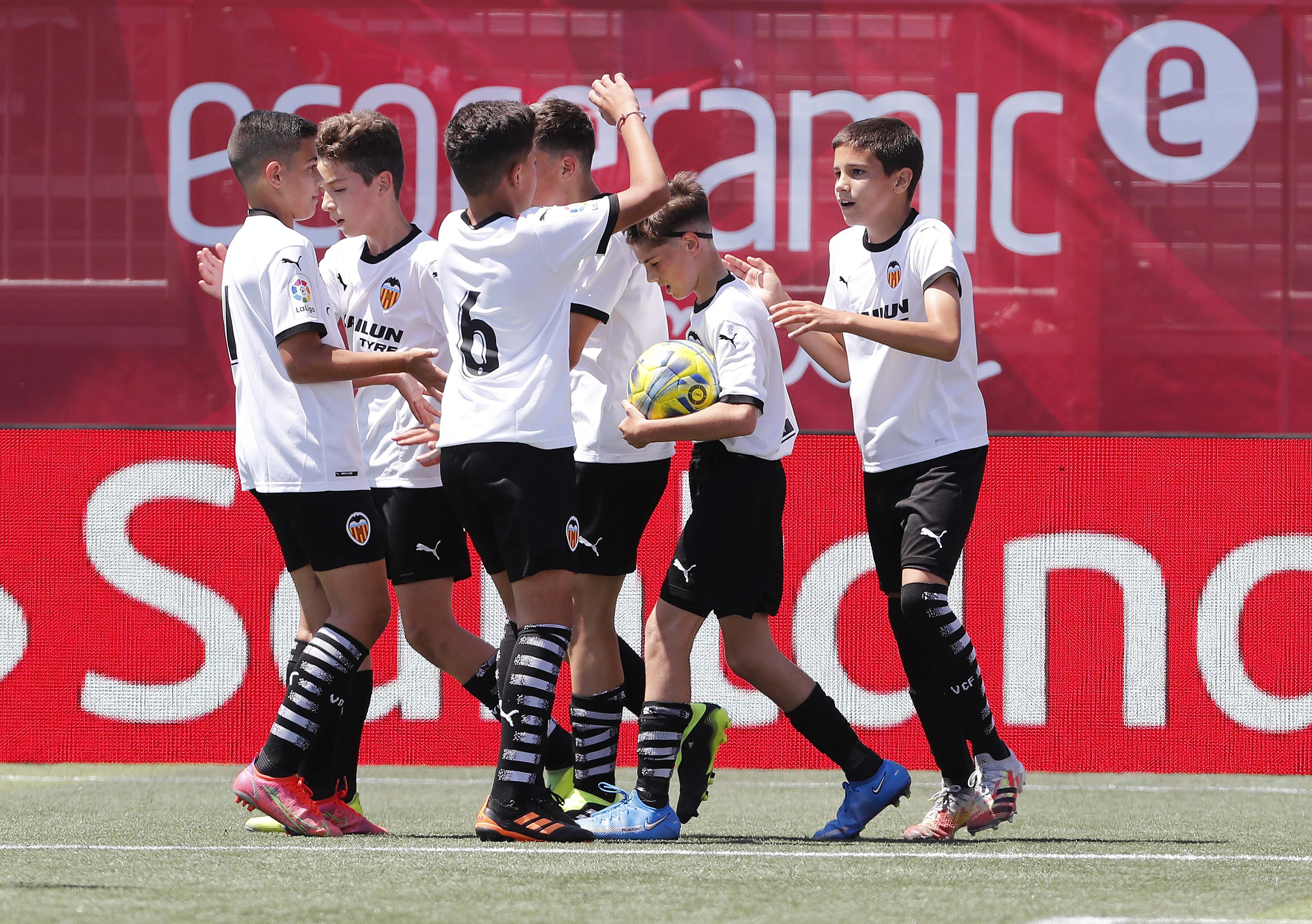 瓦伦西亚迎NBA总决赛关键赛，赛后远射贴柱，管理层满意，团队化学反应显著的简单介绍