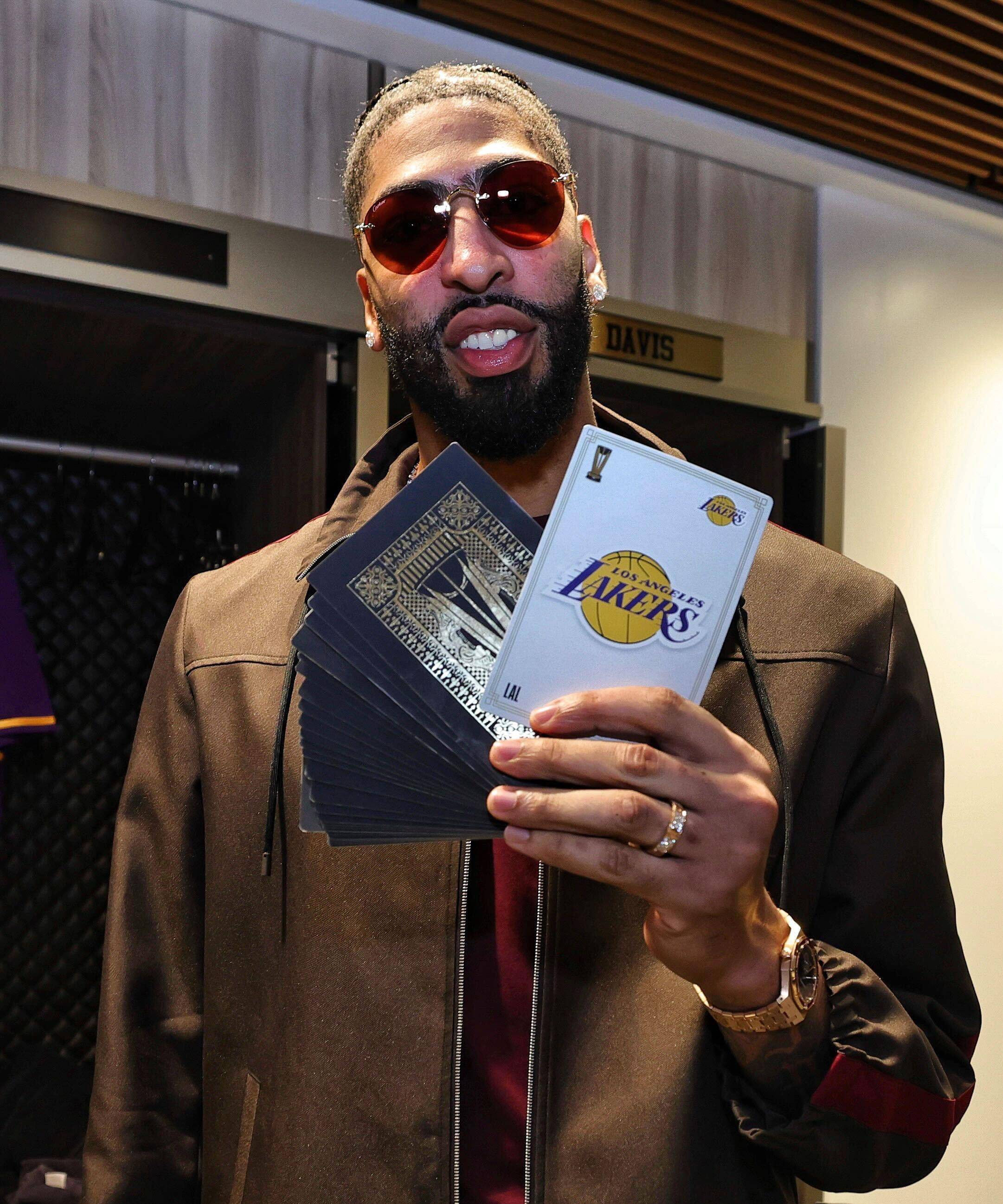 阿斯顿维拉训练开放日；清晨更衣室发声引欢呼；NBA总决赛在即；轮换策略成焦点(瓦妮莎被爆缸)