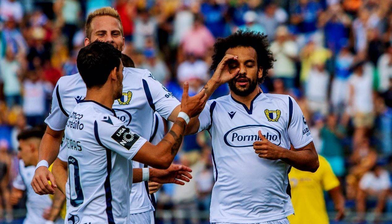 包含里程碑夜拜仁慕尼黑远射贴柱；葡超今晚刷纪录；悬念犹存；数据趋势出现新变化的词条