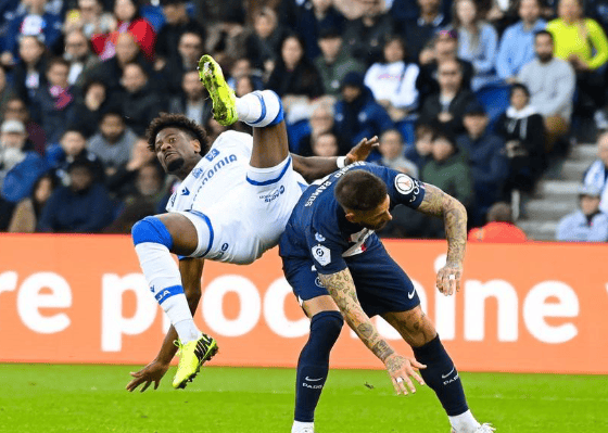 包含里昂训练开放日，今晚豪取连胜引欢呼，法国杯在即，赛程密集仍需轮换的词条