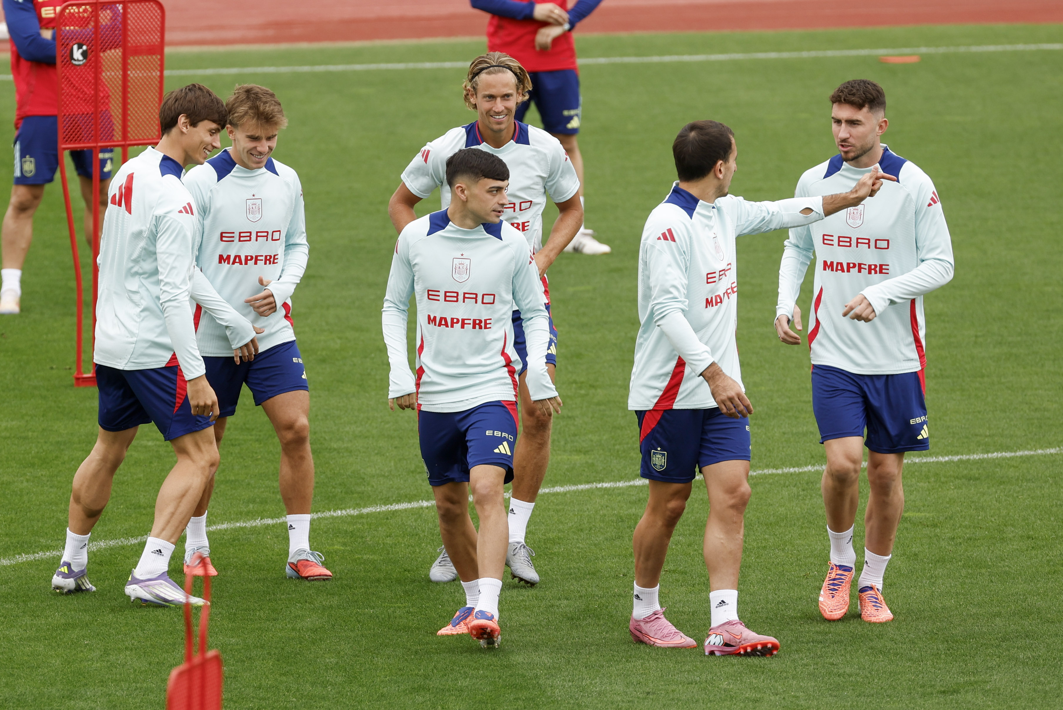 包含转会期体能课后，皇家社会临场应变备战葡超，引发热议，轮换策略成焦点的词条